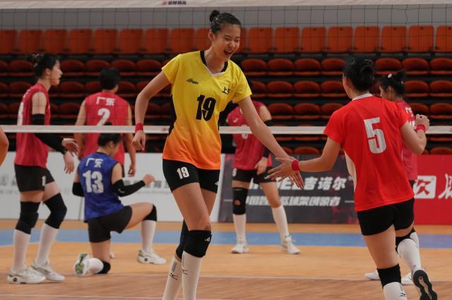 v站-三大球运动会第四比赛日：上海女排鏖战3比2胜广东