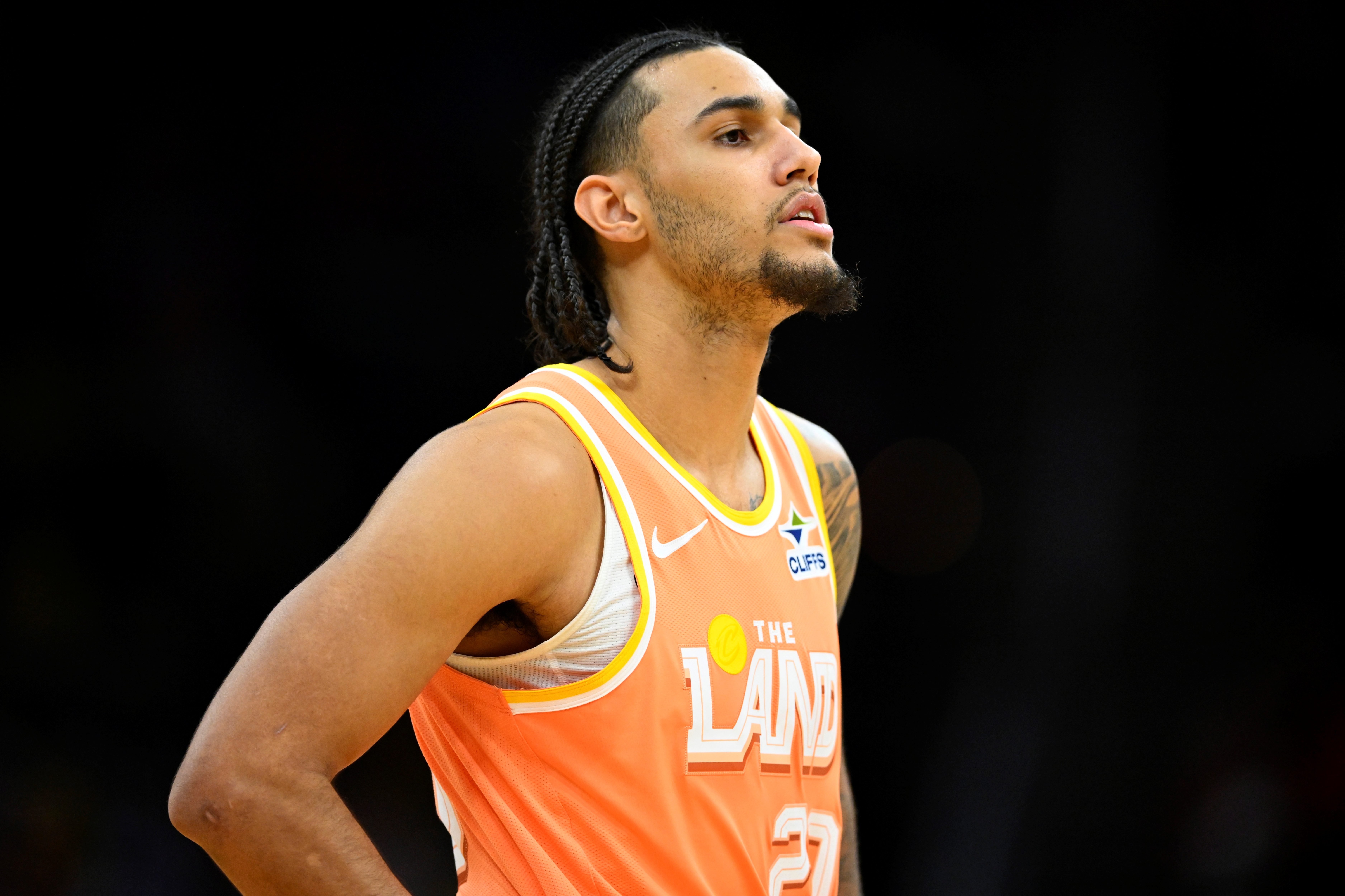 v站-杰伦·泰森本赛季防守数据：坎宁安18中5 马克西14中4 穆雷7中1