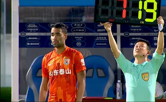 v站体育-外援调整逼出最强“水货”！山东争冠路靠他延续？